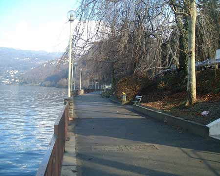 Luino: Diese romantische Promenade entlang spazierten schon berühmte Dichter vor Jahrhunderten