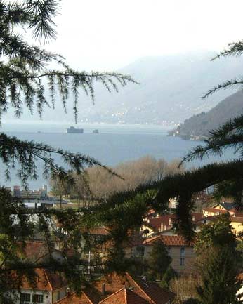 Ausblick Richtung Cannero - Blick von Maccagno auf die Castelli di Cannero im Lago Maggiore, Maccagno Fotos, Einen Besuch bei den Schl&ouml;ssern ist auch ein netter Ausflug