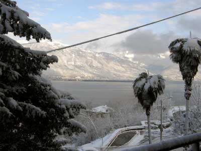 Seeblick im Schnee