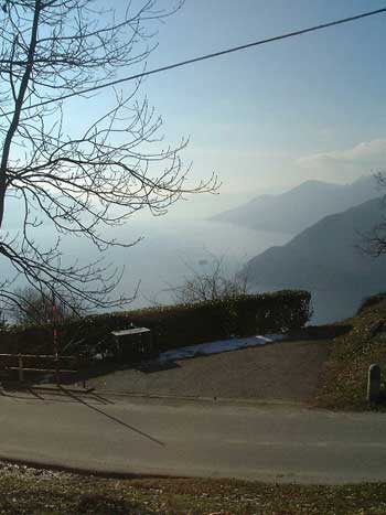 Ausblick auf den See von San Rocco in Campagnano