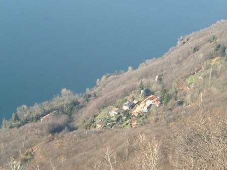 Blick auf das kleine Dörfchen Campagnano Sarangio