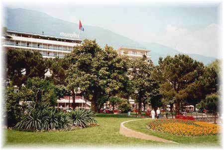 LOCARNO TESSIN: Der schmucke Park an der Promenade in Locarno