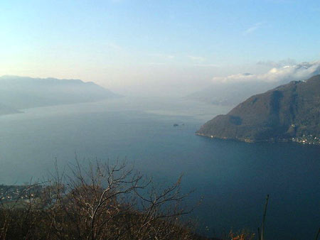 Belebender Ausblick auf den Lago Maggiore von Maccagno, Nähe Musignano aus - Urlaub mit Hund am Lago Maggiore - Urlaub Hund