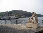 Boot vom Ufer aus, Laveno