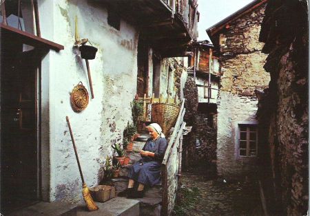 Typisches altes Dorf im Tessin 